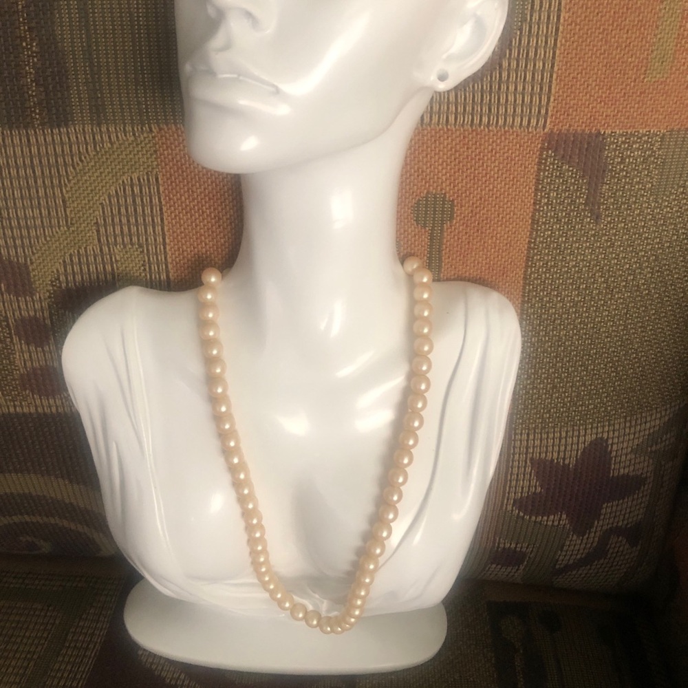 Vintage Elegant Cream Pearl Necklace